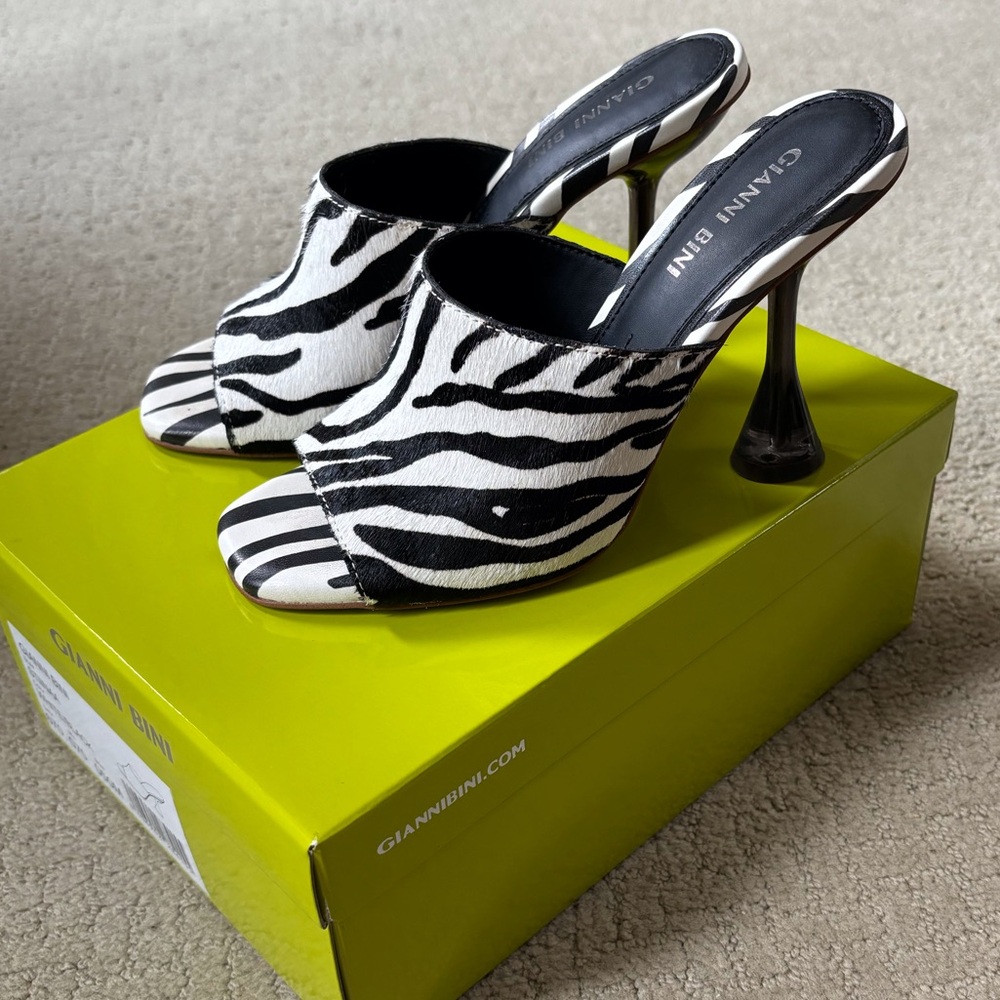 Gianni Bini Stiinaa in White/Black Zebra Heels in Women’s Size 5. Comes with box